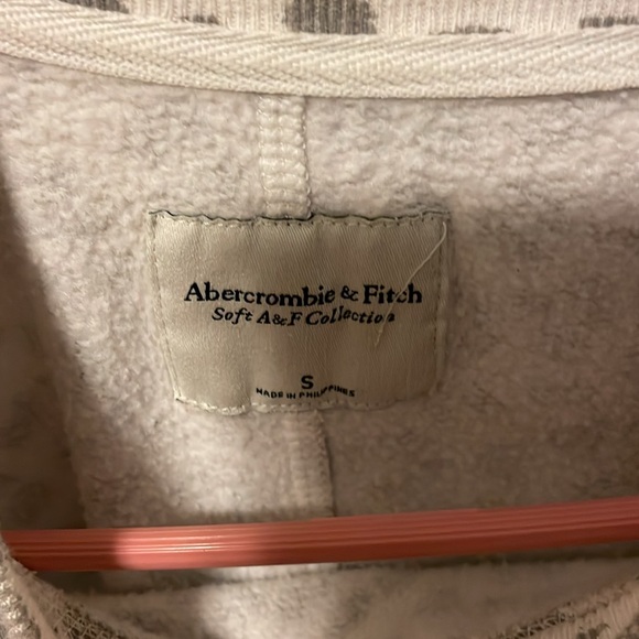 Abercrombie & fitch size small leopard sweater - Picture 2 of 5